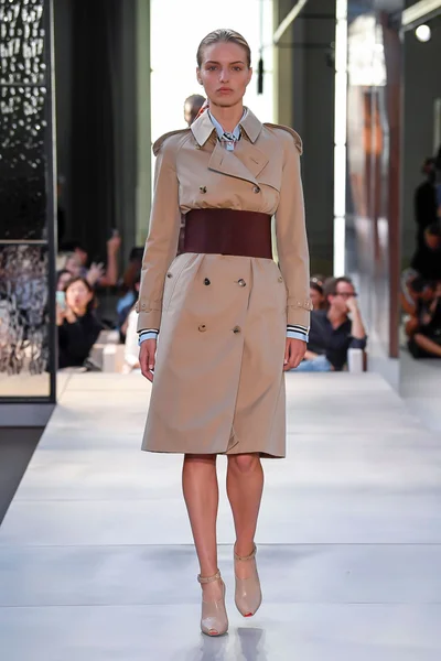 Look 3